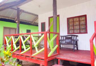 Hill Myna Beach Cottages has Balcony rooms