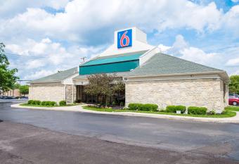Motel 6 Columbus OSU has Smoking rooms