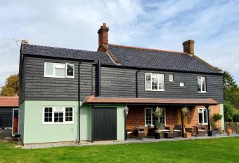 Lawson Cottage B&B has Balcony rooms