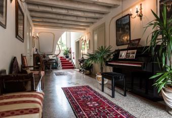 Ca  Settecento  allows 18 year olds to book a room