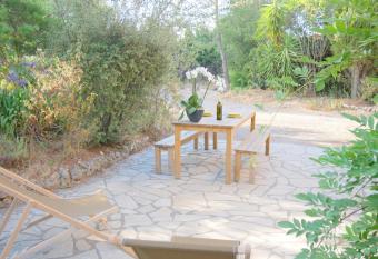 La Cabane de la Mer allows 18 year olds to book a room