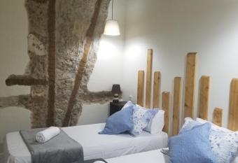 Casa Lemus allows 18 year olds to book a room