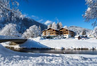 Parkhotel Sonnenhof has Balcony rooms