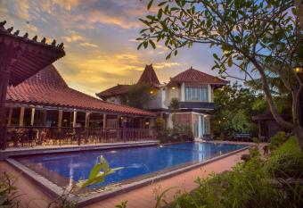 Java Village Resort by HOMEE Yogyakarta has rooms with a private hot tub