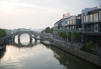 Suzhou Aomu Hotel has Balcony rooms