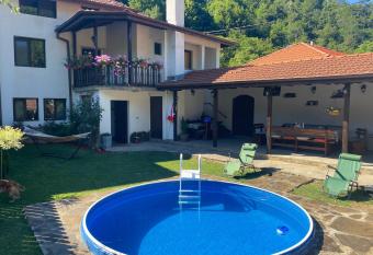 Yovkovata Kyshta has Balcony rooms