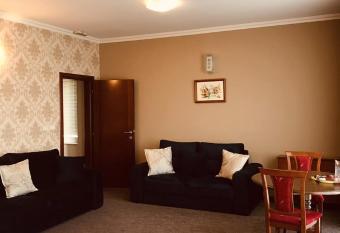 Hotel Bristol has rooms with a private hot tub