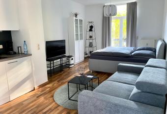 Zentrale Ferienwohnung mit Balkon in Aachen has Balcony rooms