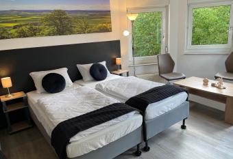 Residenz Hotel Wuppertal allows 18 year olds to book a room