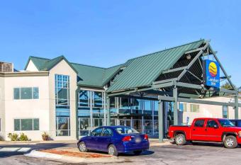 The Omaha Zoo Hotel allows 18 year olds to book a room