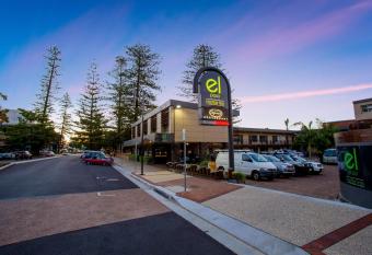 El Motor Inn has Balcony rooms