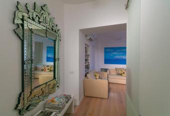 Casa Piccola allows 18 year olds to book a room