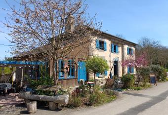 Ille Flottante, Maison   clusi  re et h  bergements insolites sur le canal has Balcony rooms