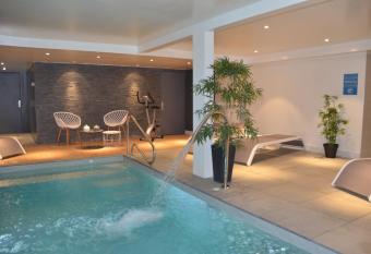 Hotel et Spa Les Cleunes Ol  ron has Balcony rooms