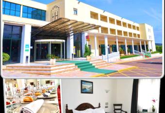 Hotel Heredero has Balcony rooms