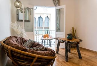 Jacaranda Apartments has Balcony rooms