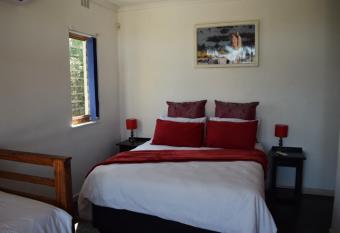 Oudtshoorn Homestay Accommodation has Balcony rooms
