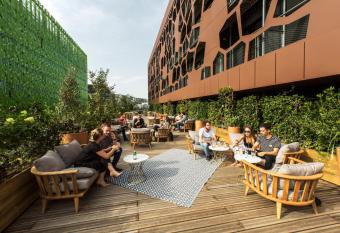 MOB HOTEL Lyon Confluence has Balcony rooms