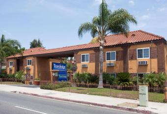 Express Inn & Suites Ontario Airport has Smoking rooms