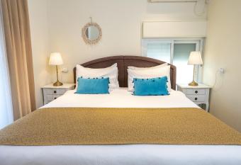 Mike s House Jerusalem allows 18 year olds to book a room