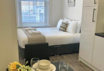 FoxHouse Studio Apartments allows 18 year olds to book a room