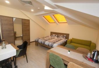 Sofia Family House - Free Parking allows 18 year olds to book a room