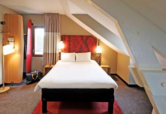ibis Maisons Laffitte allows 18 year olds to book a room