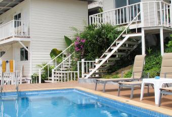 Uphill Cottage has Balcony rooms