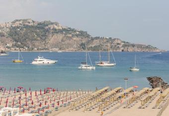 Kalaskiso  allows 18 year olds to book a room