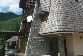 Vila Ursul has Balcony rooms