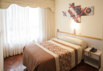 Hotel Cristal 1 allows 18 year olds to book a room