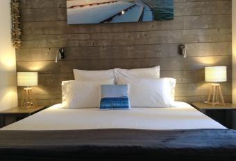 Villa Andernos allows 18 year olds to book a room