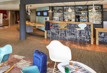 Ibis Auray allows 18 year olds to book a room