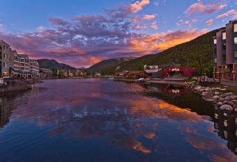 Jackpine 8023 has Balcony rooms