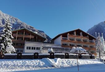 Hotel Verwall has Balcony rooms