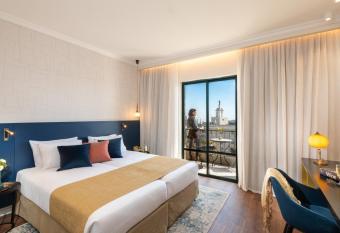 Prima Kings Hotel allows 18 year olds to book a room