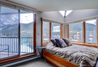 Lakeside 1491 has Balcony rooms