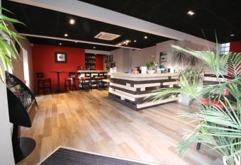 Hotel Lune Etoile allows 18 year olds to book a room