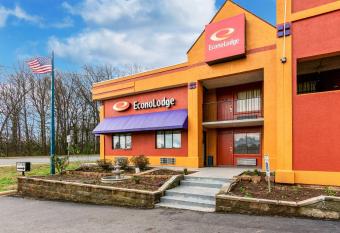 Econo Lodge Charlotte Airport Area has Smoking rooms