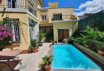 B&B Le Patio En Ville - Chambres d h  tes allows 18 year olds to book a room