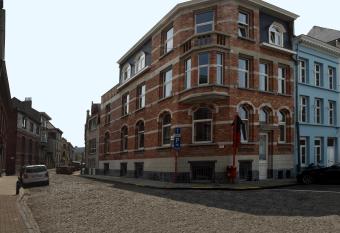 Place 2 stay allows 18 year olds to book a room