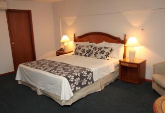 Crystal Palace Hotel has rooms with a private hot tub