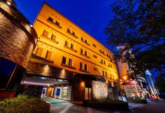 Hotel Luna Otsu (Adult Only) allows 18 year olds to book a room