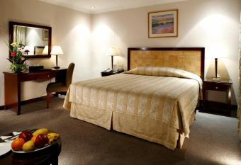 Herald Suites Solana has rooms with a private hot tub