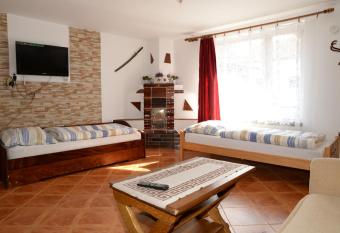 Ubytov  n   u rybn  ka Bo  etice has Balcony rooms