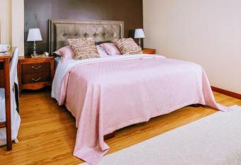 Hotel Boutique Castilla de L  on allows 18 year olds to book a room