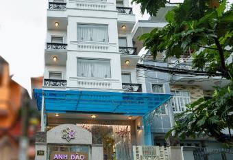 Anh Dao Hotel allows 18 year olds to book a room