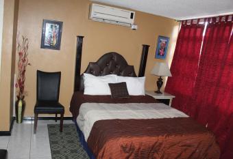 Serenity at the Oxford has Balcony rooms