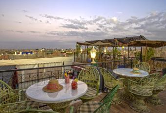 El Kennaria has Balcony rooms