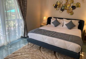 Joets Guesthouse has Balcony rooms